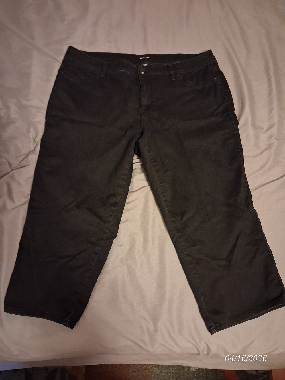Roz & Ali Black Capris